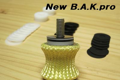 ４種類のシム（０．５ｍｍ／１．０ｍｍ／１．５ｍｍ／３．０ｍｍ）