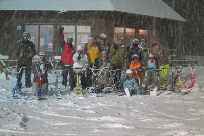 雪が…